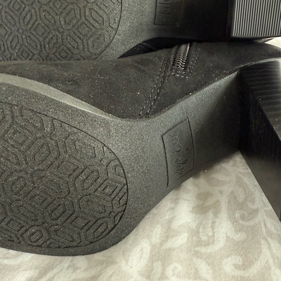 BRAND NEW!!! Saraaf Elegant Black Heeled Boots - Picture 5 of 6